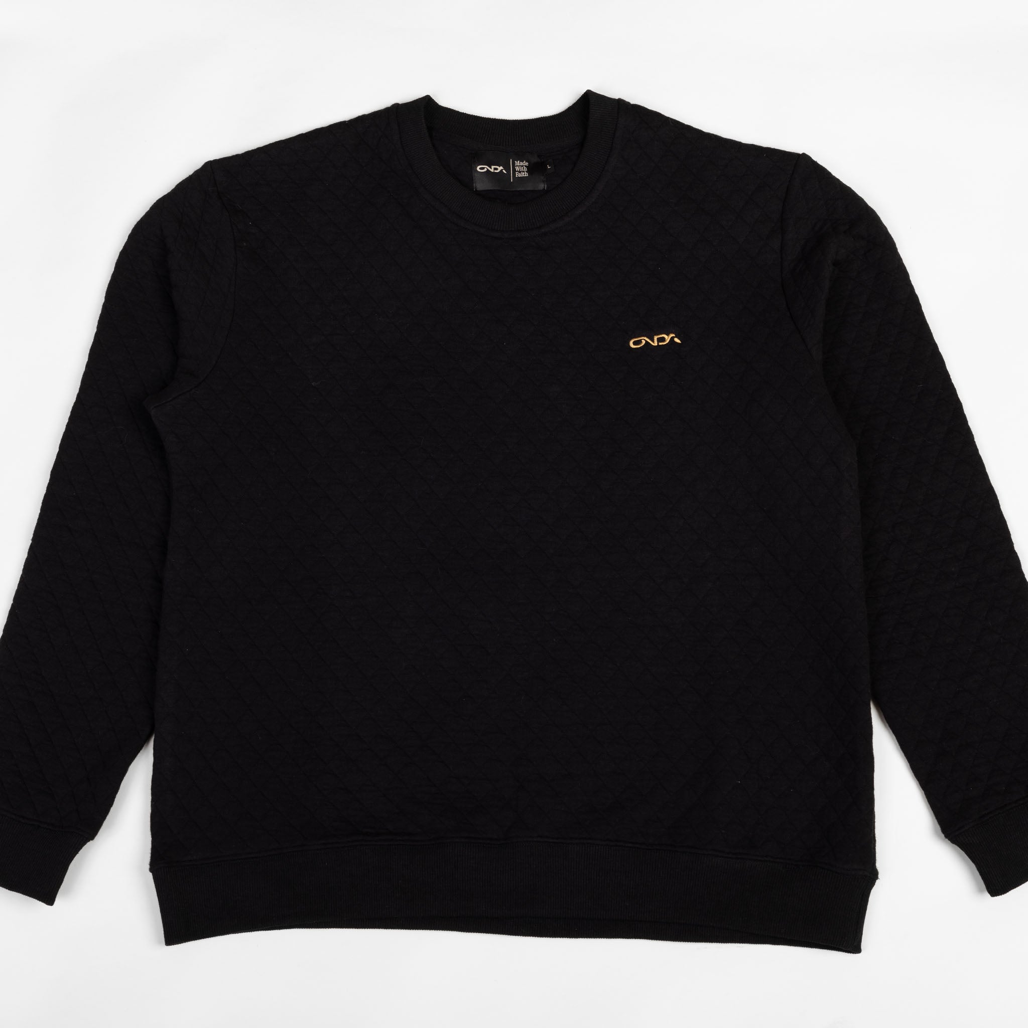 Black sweatshirt with an onda logo on a white background